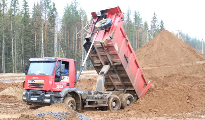 Компания Техоптимум-разработка котлована и вывоз грунта.
Cамосвал IVECO Trakker 380 компании Техоптимум.